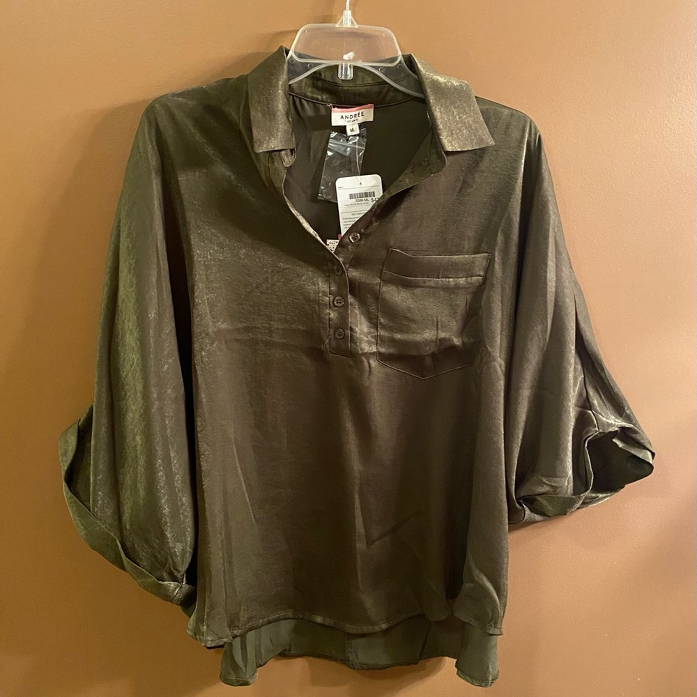 New with Tags Andre Olive Green Button Up Shirt size M/L